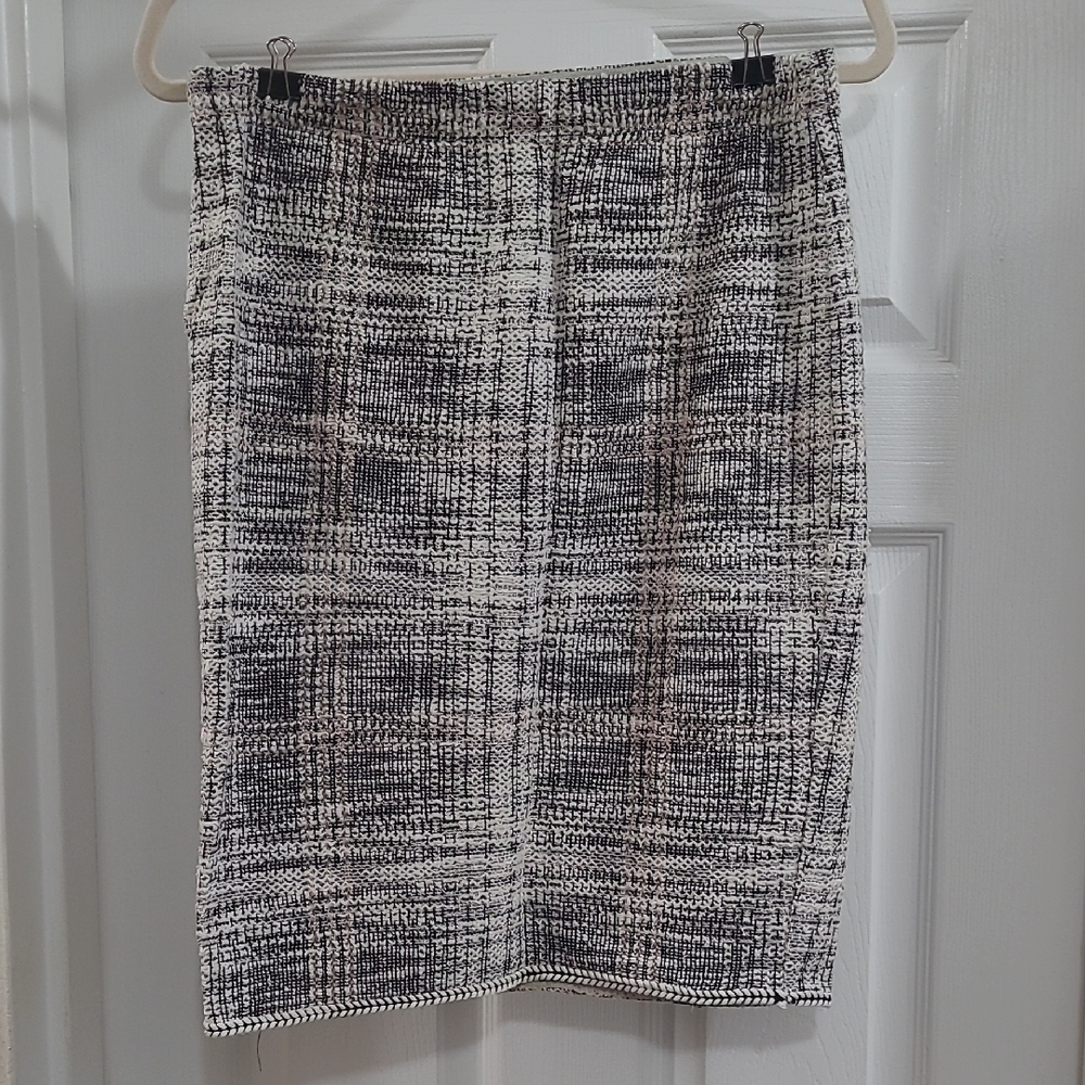 Max Studio Black and White Pencil Skirt